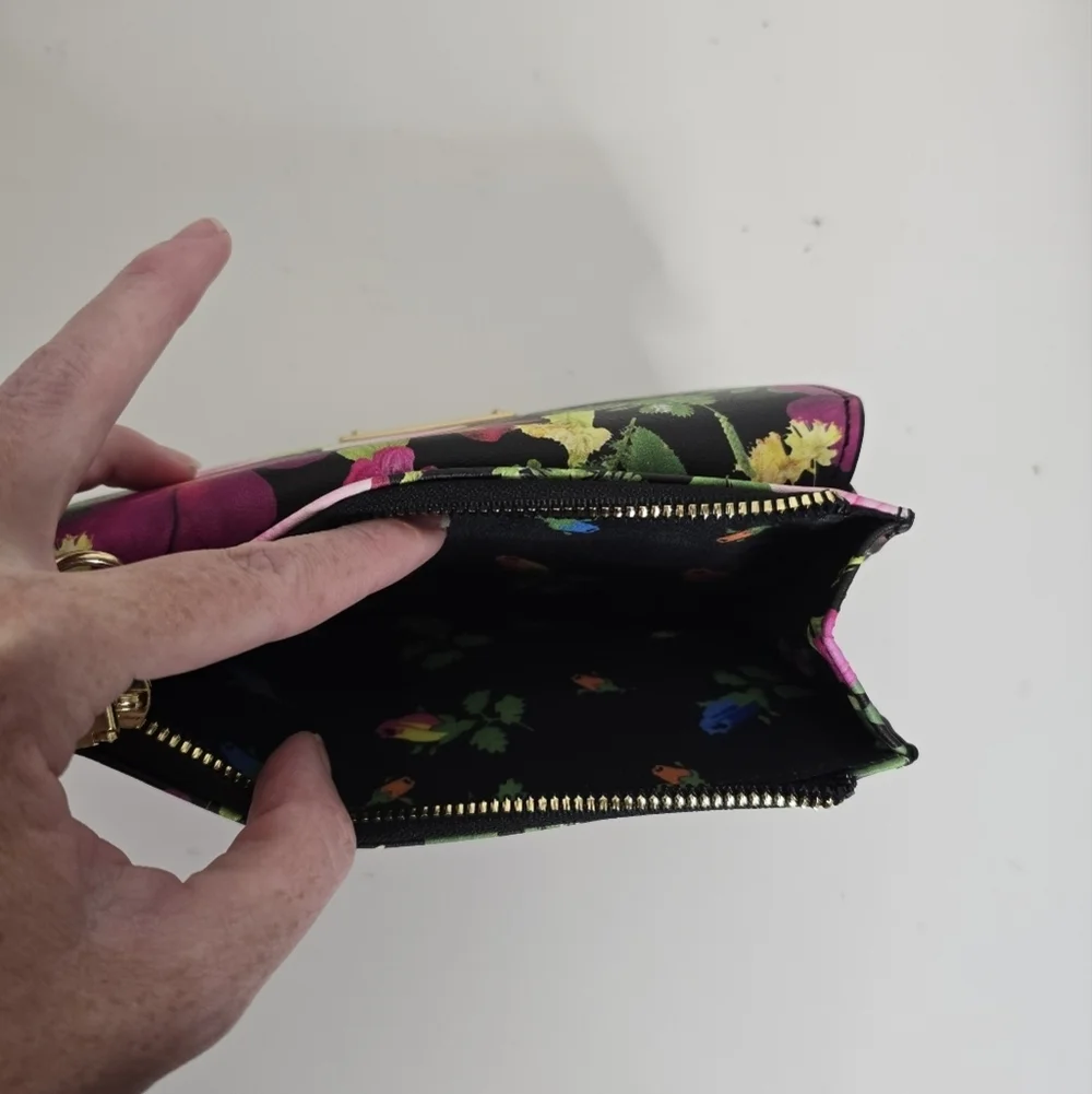 NWT Betsey Johnson Black Floral Faux Leather Bifold Wallet